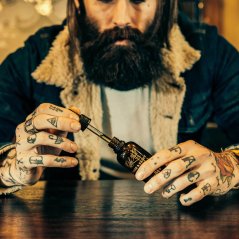 Captain Fawcett Ricki Hall's Booze & Baccy Olej na vousy 50 ml