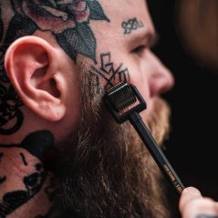 Angry Beards Beard Roller & Tool Cleaner 50 ml - Roller na stimulaci pokožky pro růst vousů