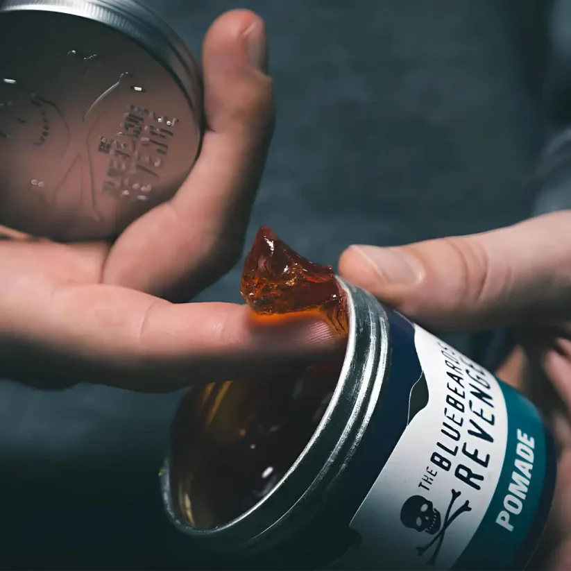 Bluebeards Revenge Pomade 150 ml - Lesklá pomáda na vlasy pro silnou fixaci účesu
