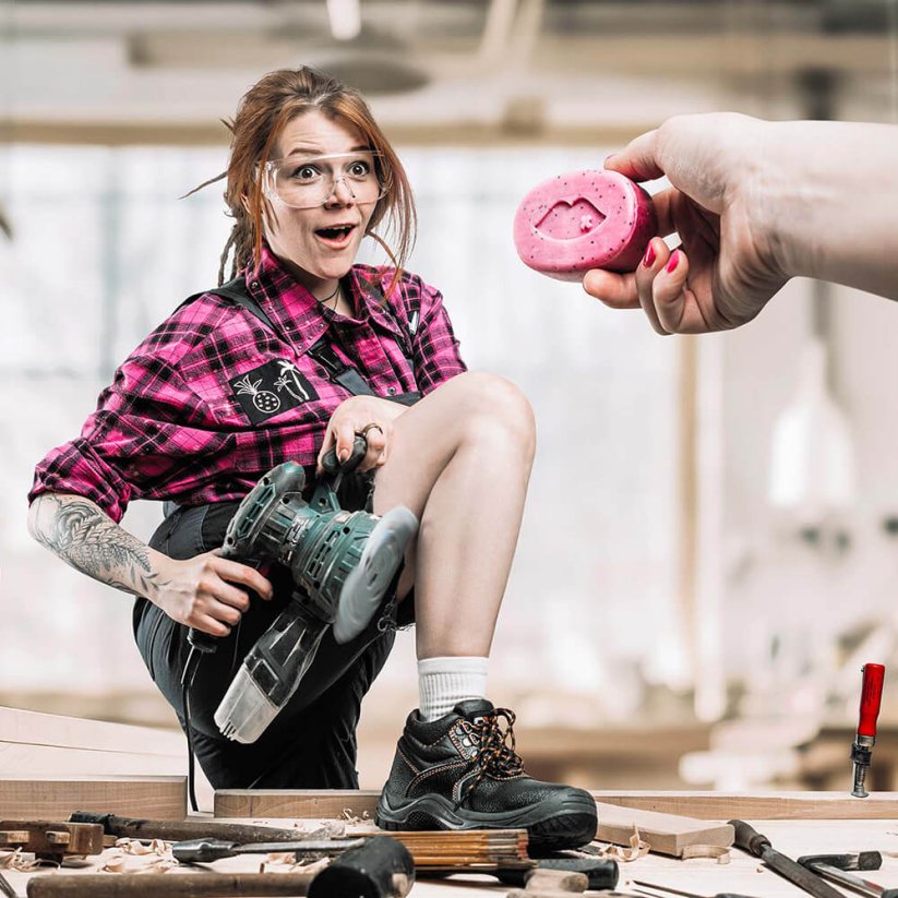 BusyB SkinShedder Becky Blossom Peelingové mýdlo 100 g